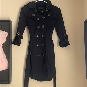 All black trench-coat, with marbles buttons! 🤎